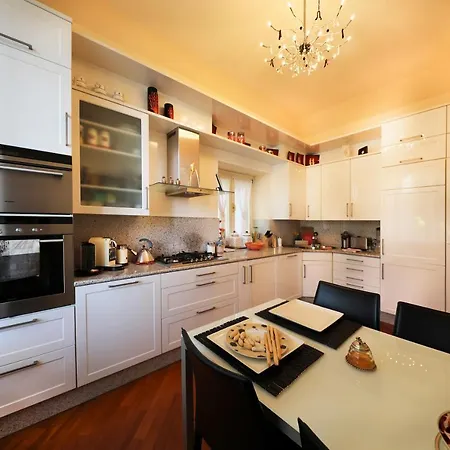 Sleeps 6 Air Con Wifi Apartment *