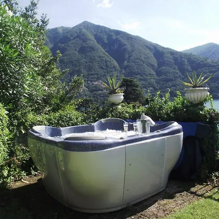 Sleeps 6 Air Con Wifi Apartment
