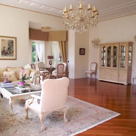 Sleeps 6 Air Con Wifi Apartment Cernobbio