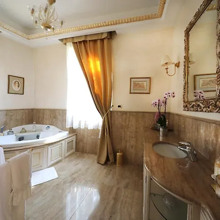 Sleeps 6 Air Con Wifi