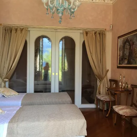 Sleeps 6 Air Con Wifi Apartment Cernobbio