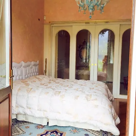 Sleeps 6 Air Con Wifi Cernobbio
